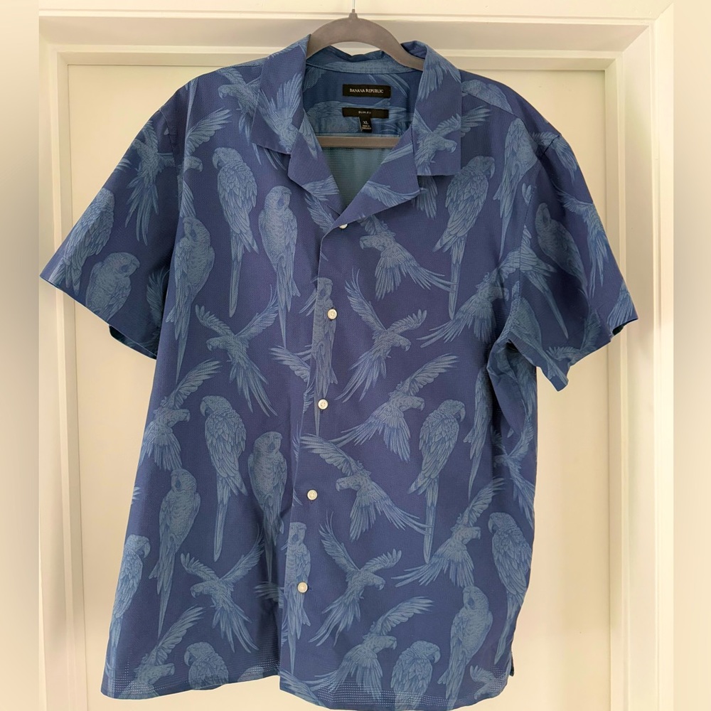 Banana Republic Slim Fit XL resort shirt perforated performance like new
